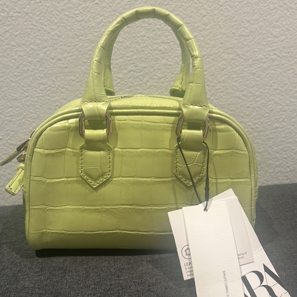 pistachio green mini leather croc design bag - Picture 9 of 13